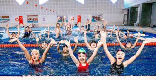 Büyükşehir'in yüzme projeleri Yüzme Federasyonu'na örnek oldu