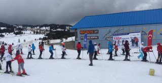 Bursalı Öğrencilerin Uludağ'da Kayak Keyfi