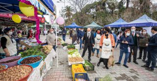 Başkan Soyer yılbaşı alışverişini Kültürpark Üretici Pazarı’nda yaptı