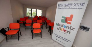İzmir Büyükşehir Belediyesi Akdeniz Dilleri Merkezi'nde kayıtlar başladı