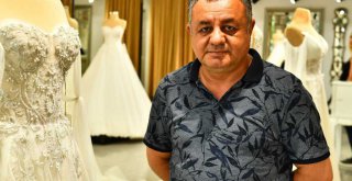 ​İzmir esnafı “Biz Varız” kampanyasına gelinlik ve nişan kıyafeti bağışladı