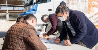 ​Büyükşehir’den Aliağalı üreticilere de yem desteği