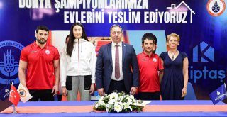 İSTANBUL BBSK, DÜNYA ŞAMPİYONLARINA EVLERİNİ TESLİM ETTİ