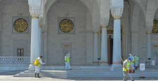 İBADETE AÇILACAK CAMİLERDE TEMİZLİK VE DEZENFEKSİYON