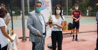 29 Ekim Cumhuriyet Bayramı Tenis Turnuvası'nın şampiyonları belli oldu