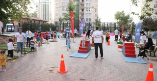 Çocuklar spor yaparak eğleniyor