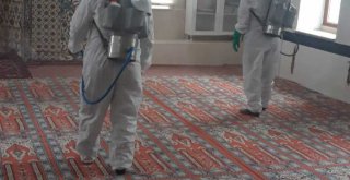İzmir’de camiler dezenfekte ediliyor