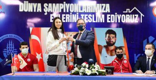 İSTANBUL BBSK, DÜNYA ŞAMPİYONLARINA EVLERİNİ TESLİM ETTİ