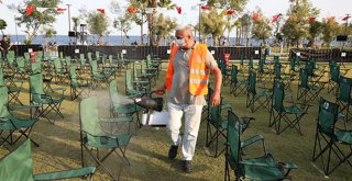 BİNLERCE ANTALYALI SAHİLDE SİNEMA KEYFİ YAŞADI
