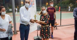 29 Ekim Cumhuriyet Bayramı Tenis Turnuvası'nın şampiyonları belli oldu