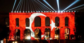 TÜRKİYE'NİN İLK ATATÜRK HOLOGRAMIYLA COŞKULU KUTLAMA