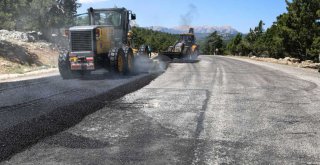 Büyükşehir asfalt çalışmalarını kararlılıkla sürdürüyor