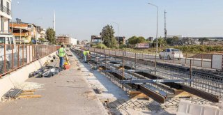 Çiğli Tramvayı'nda ilk raylar döşendi