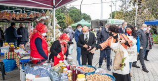 Başkan Soyer yılbaşı alışverişini Kültürpark Üretici Pazarı’nda yaptı