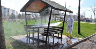 Büyükşehir Belediyesi parkları A'dan Z'ye dezenfekte ediyor