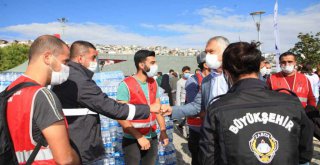 Zeydan Karalar, 'İzmir'de siyaset yok, yaraları sarma, acıları paylaşma var.'