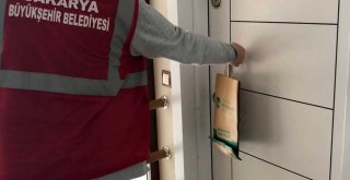 İlçelerde maske ve dezenfektan dağıtımı sürüyor