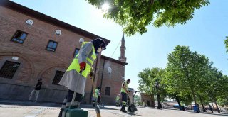 İBADETE AÇILACAK CAMİLERDE TEMİZLİK VE DEZENFEKSİYON