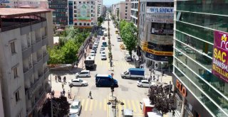 VANBÜYÜKŞEHİR MARAŞ CADDESİ'Nİ YENİLİYOR