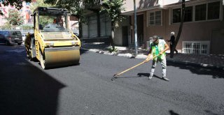 BAYRAMPAŞA'DA YOLLAR VE KALDIRIMLAR YENİLENİYOR