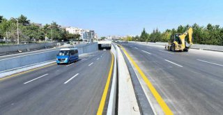 TÜRK KIZILAYI CADDESİ'NDEKİ KÖPRÜLÜ KAVŞAKLAR TRAFİĞE AÇILDI