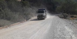 DEMRE DİRGENLER YOLU ASFALTA HAZIRLANIYOR