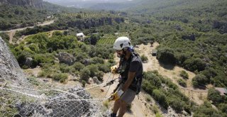 GEYİKBAYIRI'NDA KAYALIK ALANA TEL AĞ GERİLİYOR