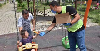 BİLECİK BELEDİYESİNDEN DIŞARI ÇIKAN ÇOCUKLARA DONDURMA