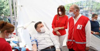 KIZILAY'A KANLARIYLA DESTEK OLDULAR