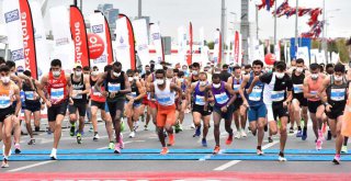 15. İSTANBUL YARI MARATONU'NU İBB'Lİ SPORCULAR BİRİNCİ TAMAMLADI