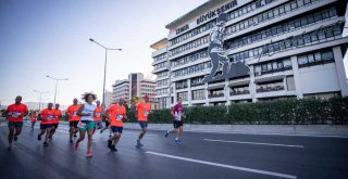 İzmir’de kurtuluş coşkusu maratonla taçlandı