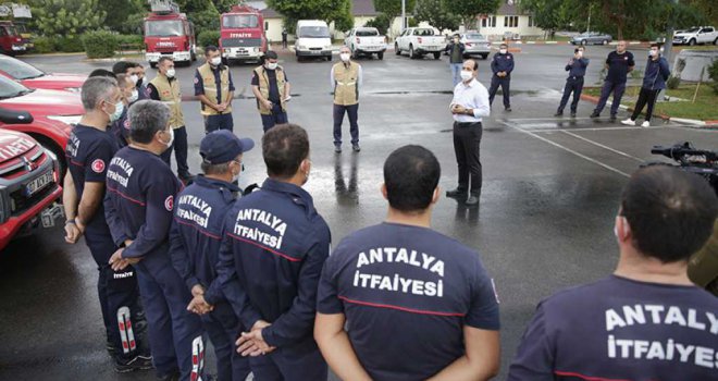 ANTALYA BÜYÜKŞEHİR BELEDİYESİ EKİPLERİ YARALARI SARMAK ÜZERE YOLA ÇIKTI