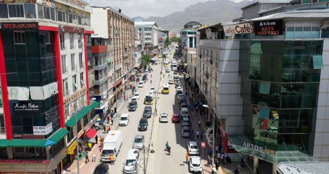 VANBÜYÜKŞEHİR MARAŞ CADDESİ'Nİ YENİLİYOR