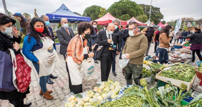 Başkan Soyer yılbaşı alışverişini Kültürpark Üretici Pazarı’nda yaptı