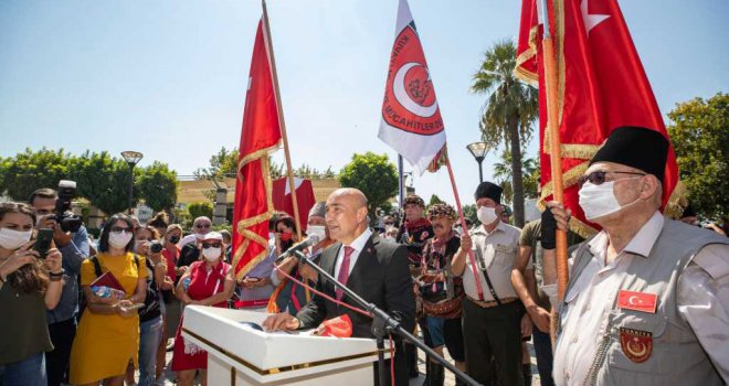 Konak Atatürk Meydanı'na özel tasarım