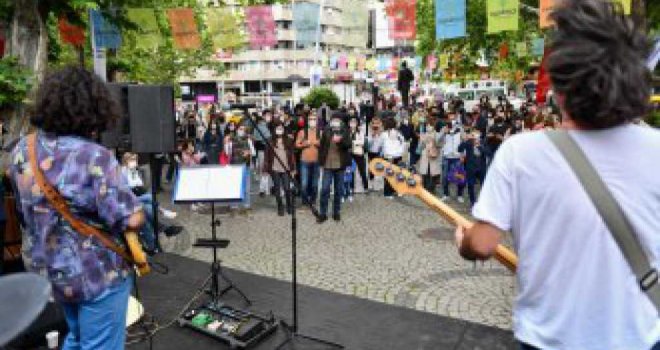 MÜZİSYENLER 'MUTLULUK SAHNELERİ'NE, BAŞKENTLİLER MÜZİĞE KAVUŞTU