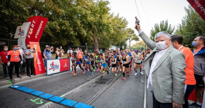 Maraton İzmir koşuldu