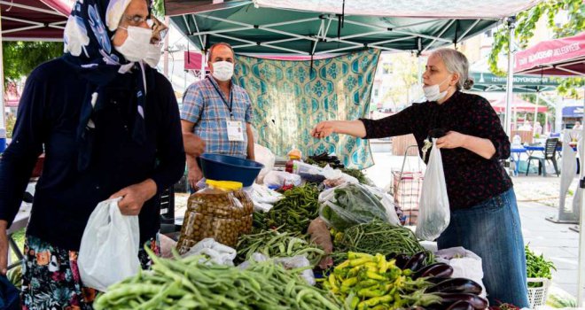 Buca’da Halkın Bakkalı ve üretici pazarı bir arada