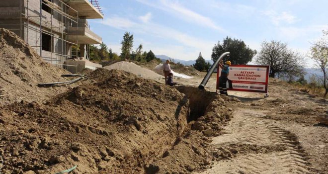 AKSEKİ'DE KANALİZASYON VE ŞEBEKE ÇALIŞMASI