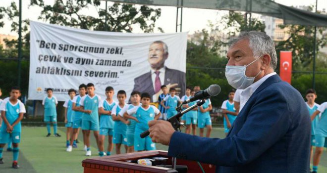 Adana'da geleceğin futbolcuları sezonu açtı